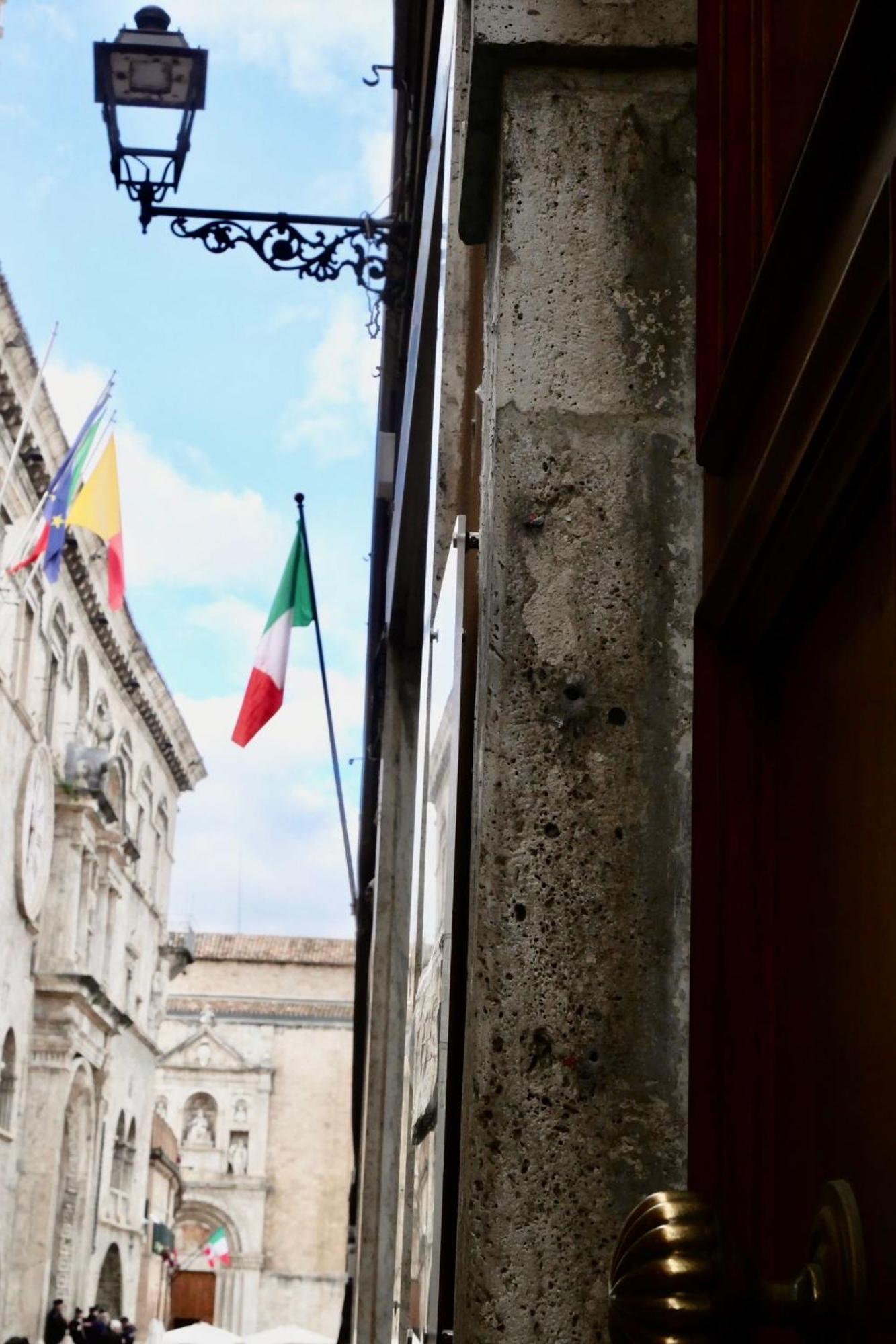 Easy Home - Piazza Del Popolo อัสโกลีปิเชโน ภายนอก รูปภาพ